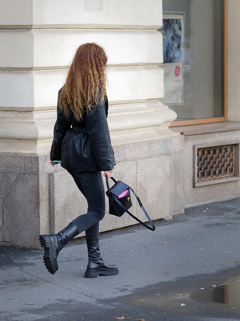 girl-8415528_640